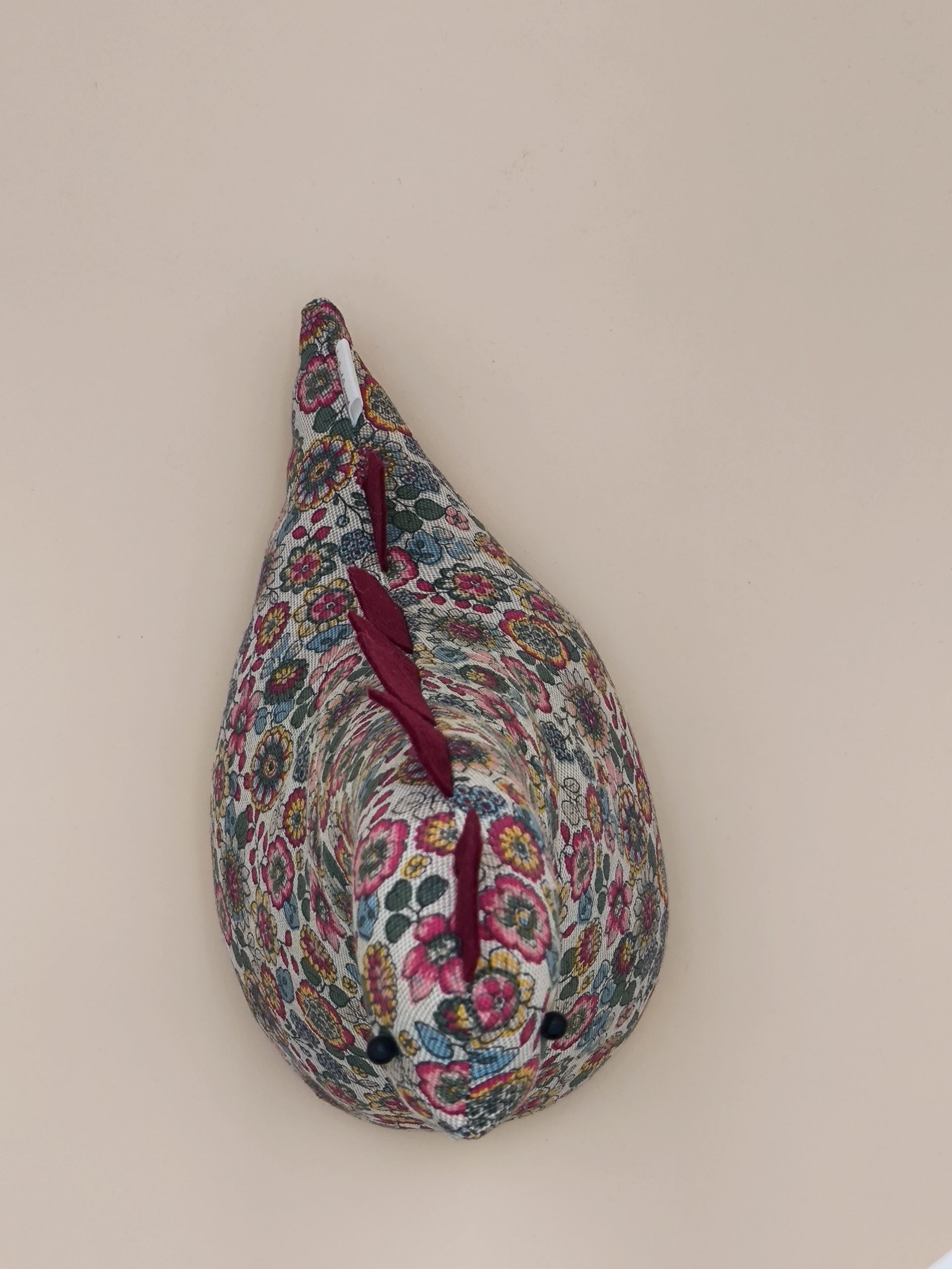 Cale-porte dinosaure - fleurs bordeaux, rose, bleu et jaune sur fond lin - Image 9