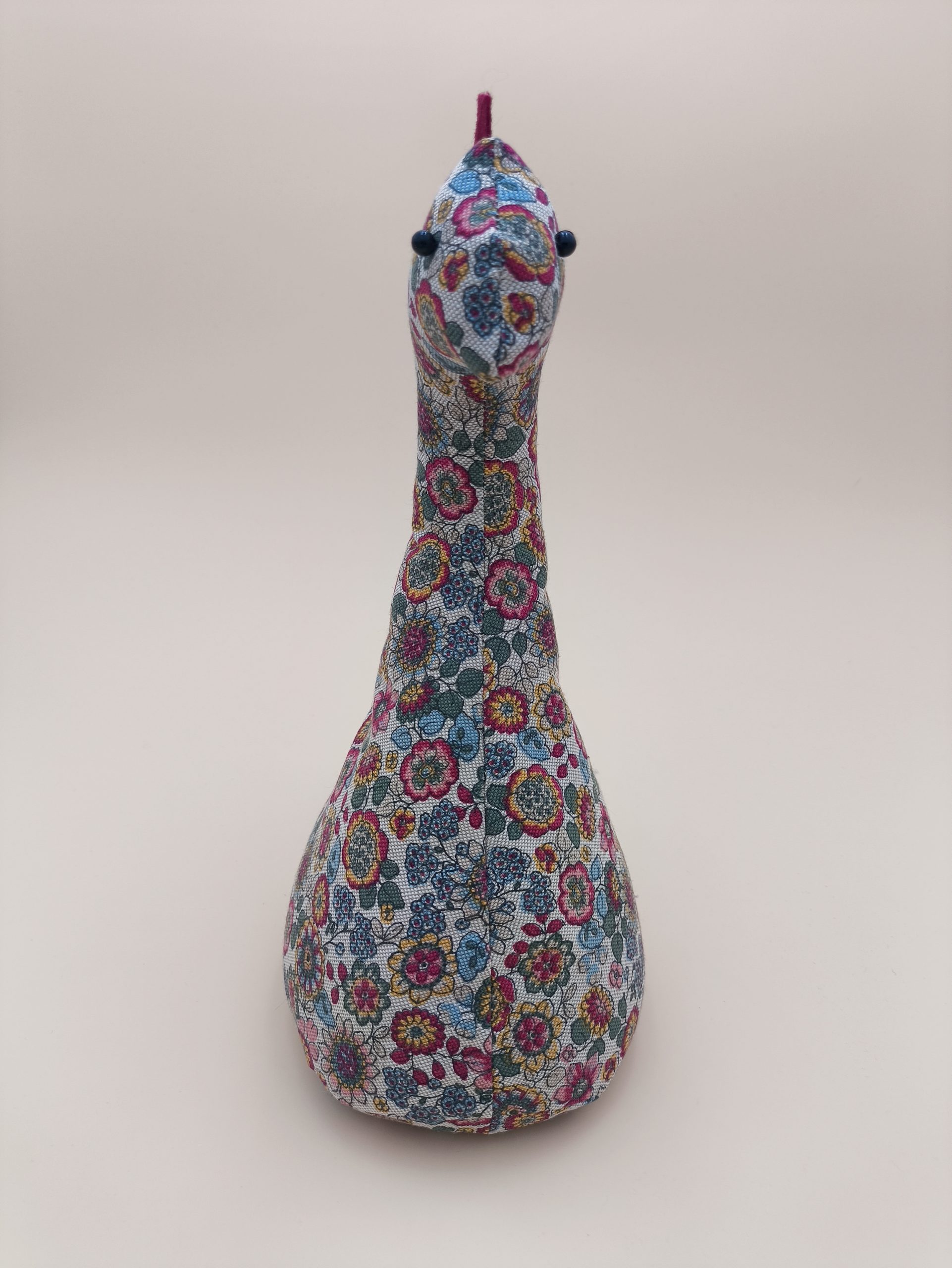Cale-porte dinosaure - fleurs bordeaux, rose, bleu et jaune sur fond lin - Image 6