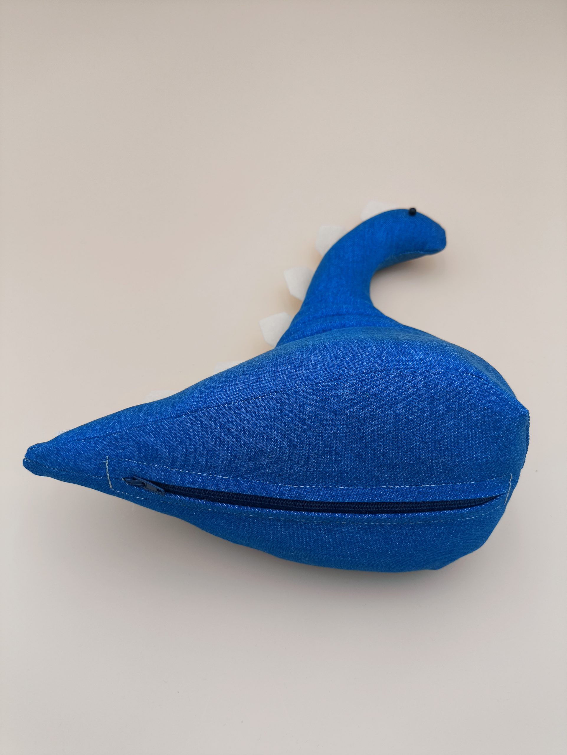 Cale-porte dinosaure - jeans bleu avec plaques blancs - Image 8