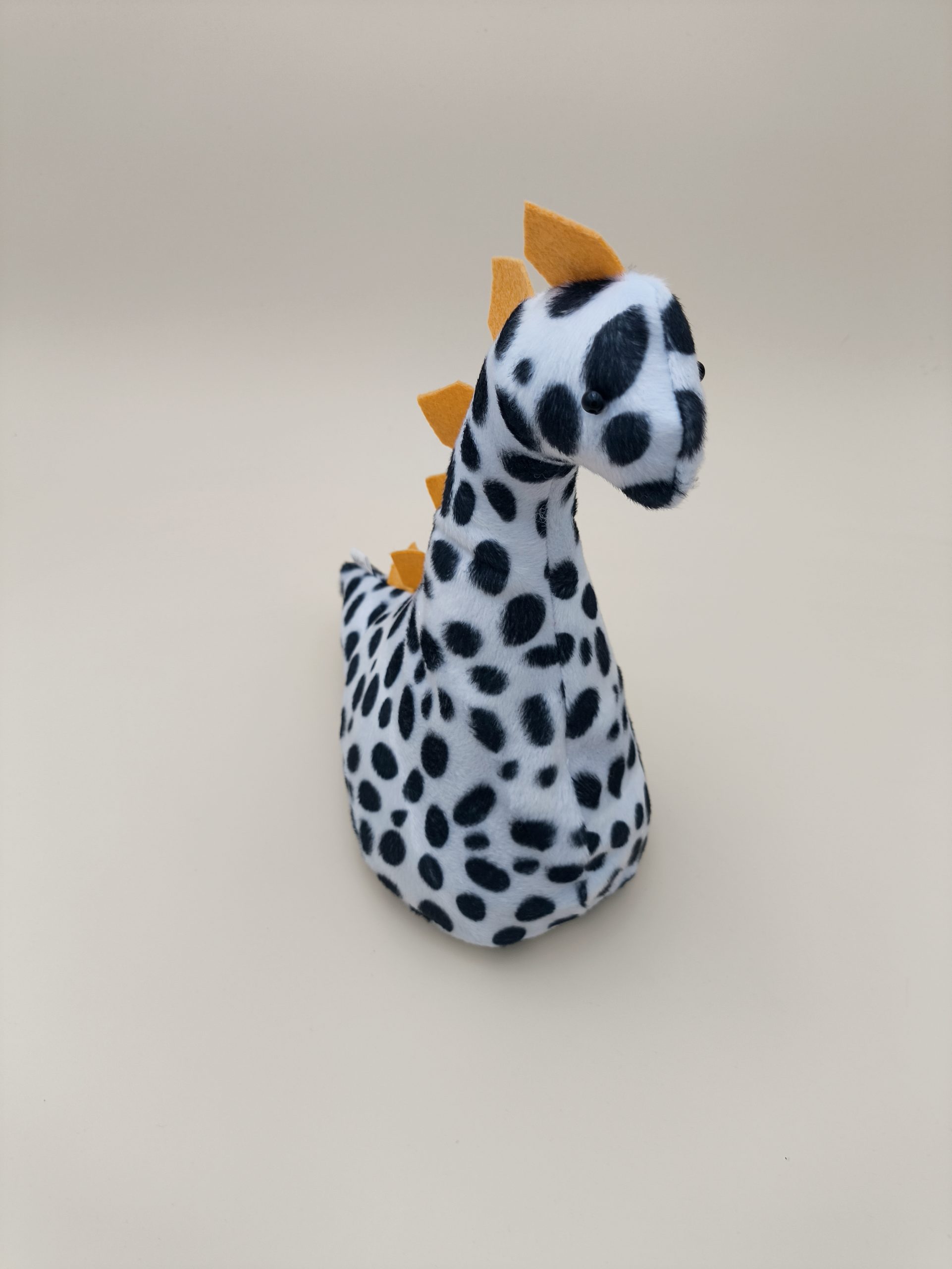Cale-porte dinosaure - fausse fourrure dalmation avec ses plaques jaune - Image 11