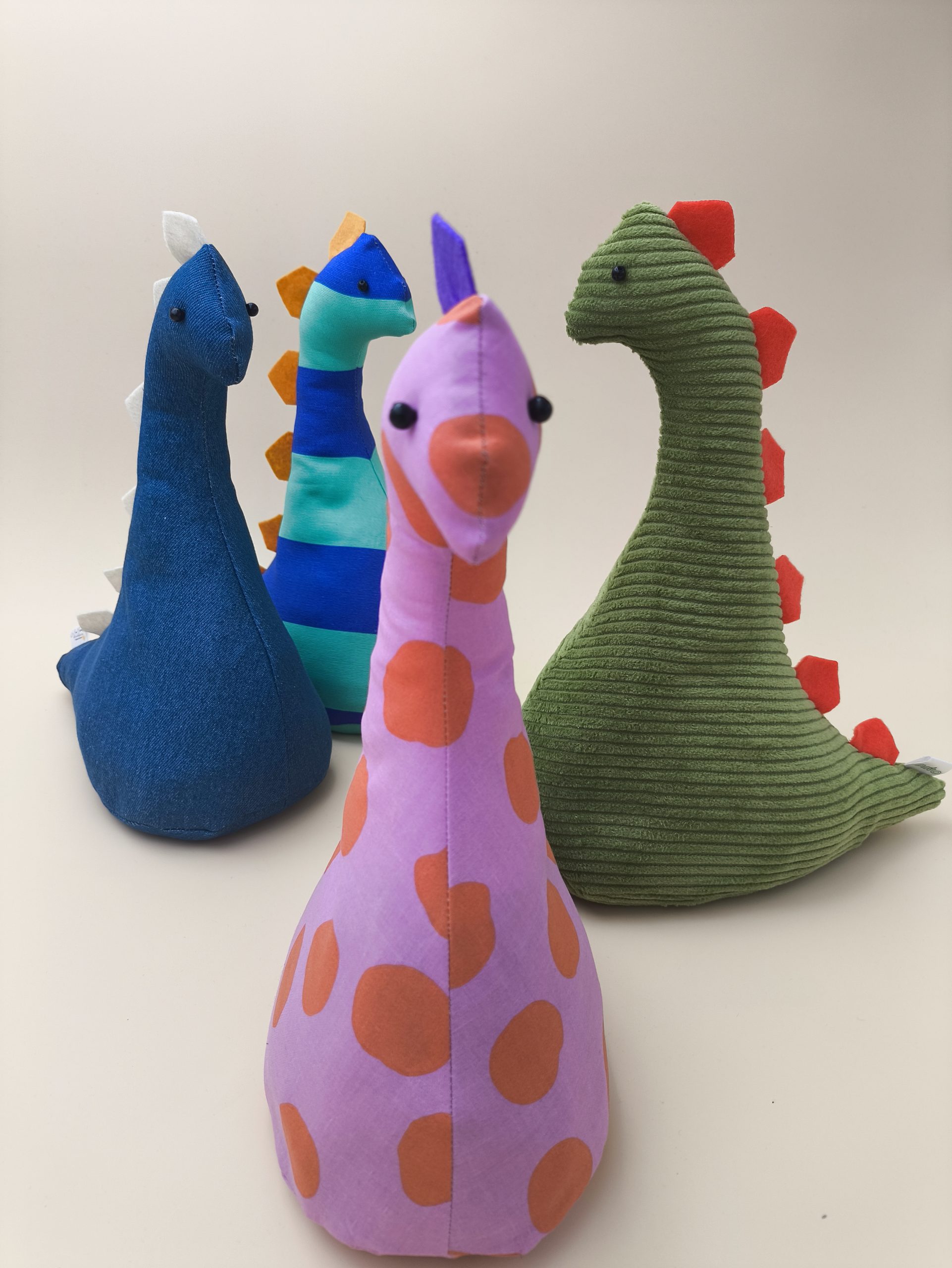 Cale-porte dinosaure - Jaune clair avec ses plaques rose – Image 14