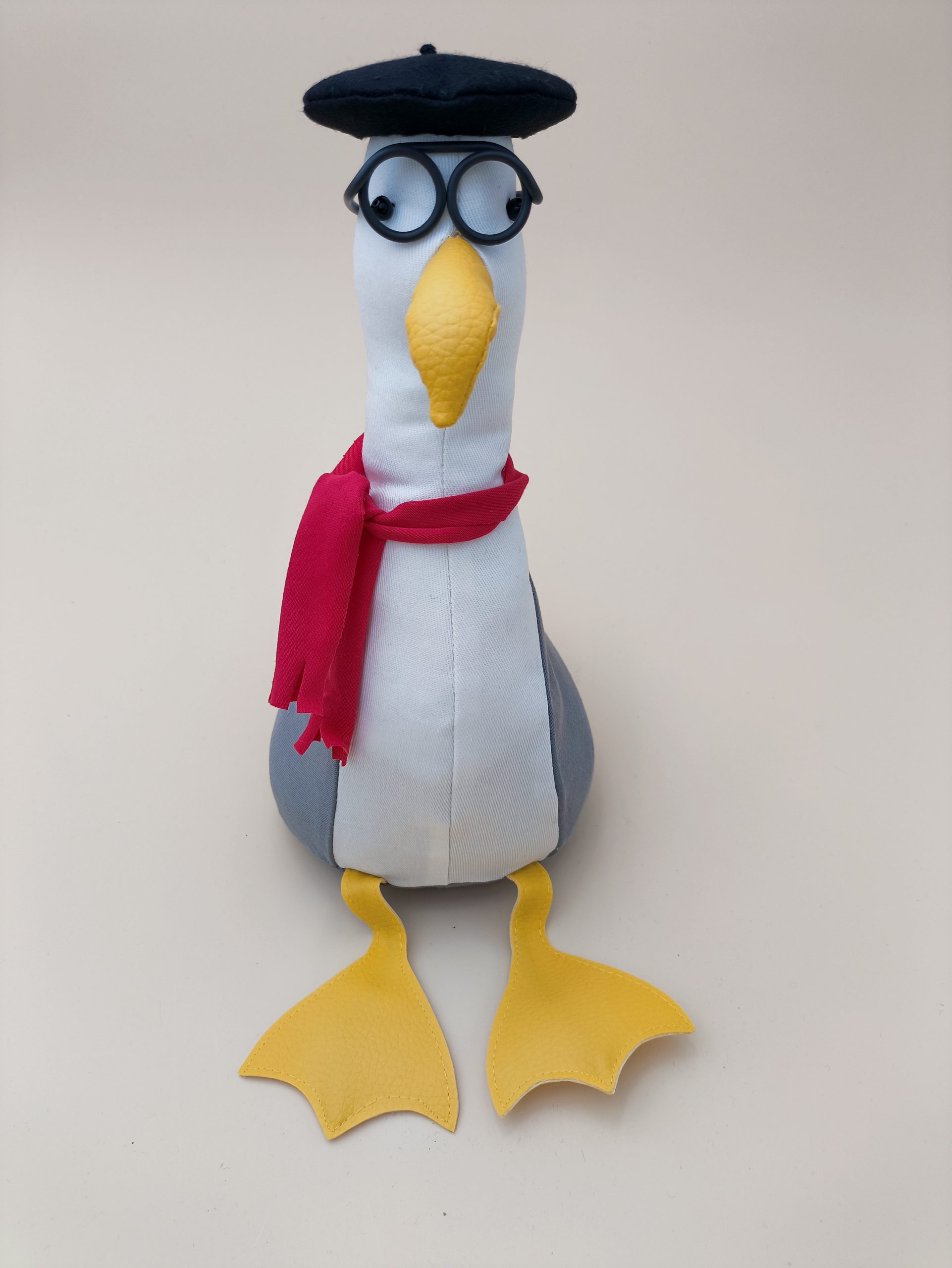 Mini accessoire : béret noir, écharpe rouge et des lunettes – Image 5