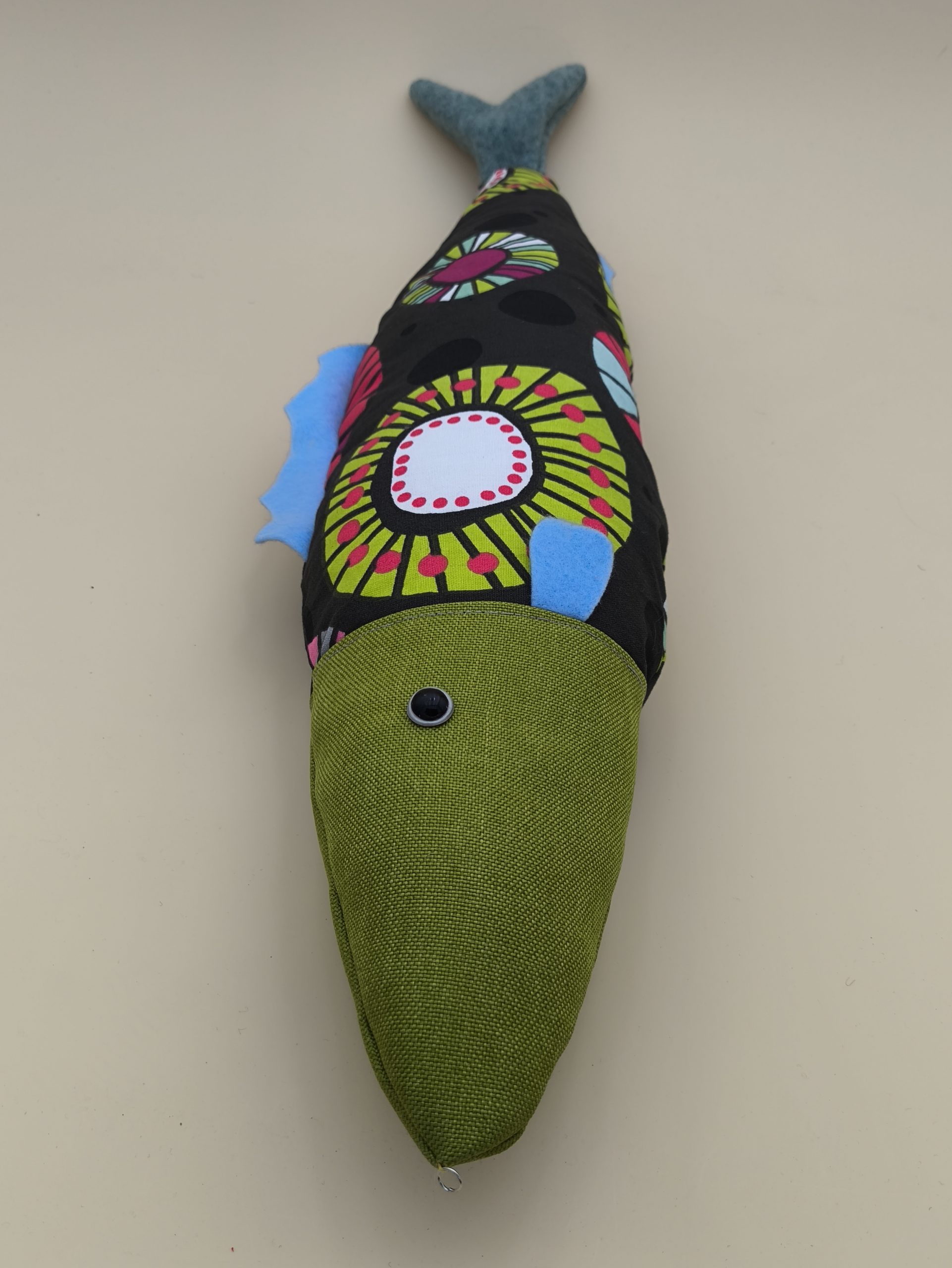 Coussin poisson - Colin câlin - cercles multicolores – Image 3
