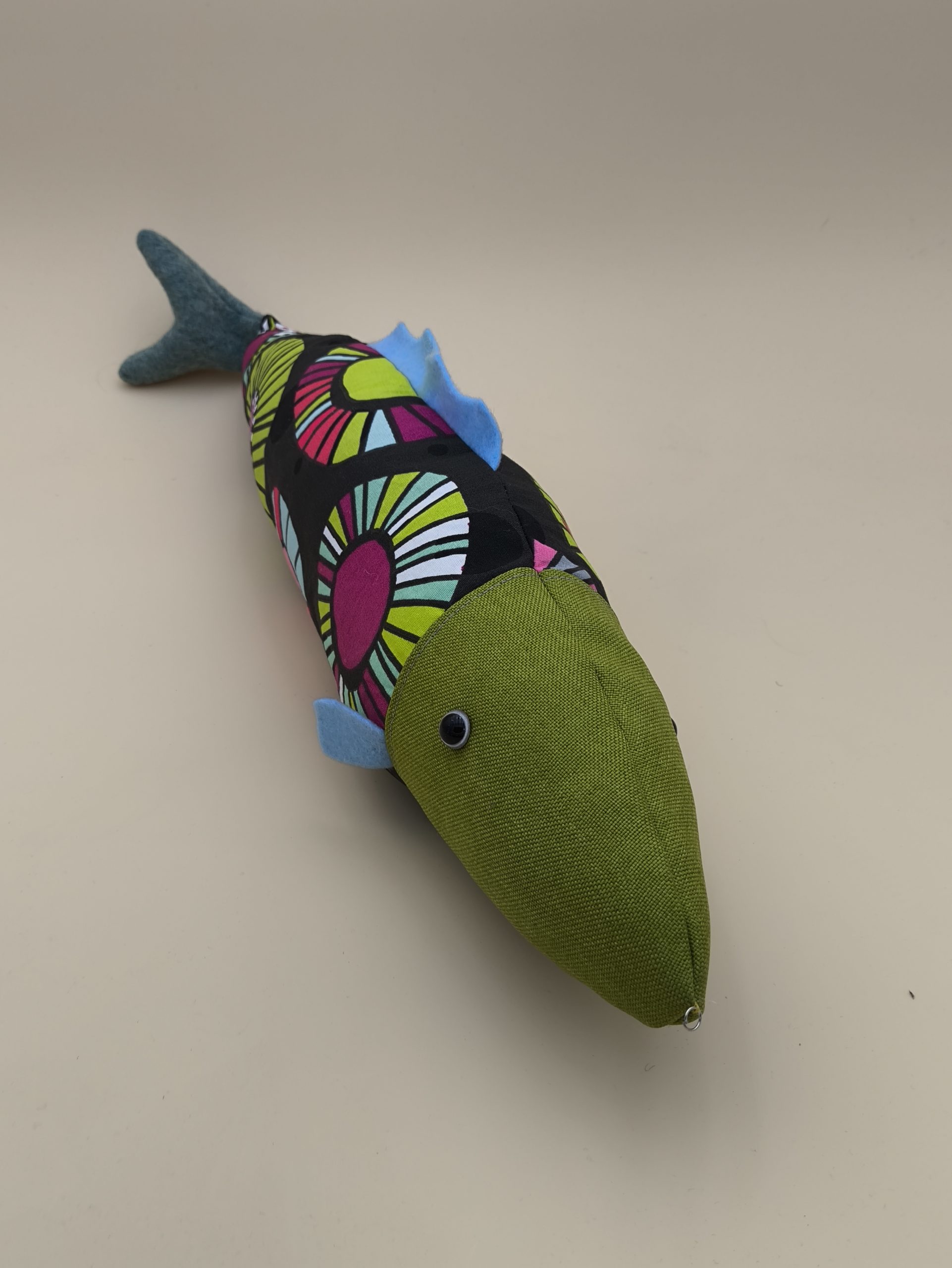 Coussin poisson - Colin câlin - cercles multicolores – Image 6