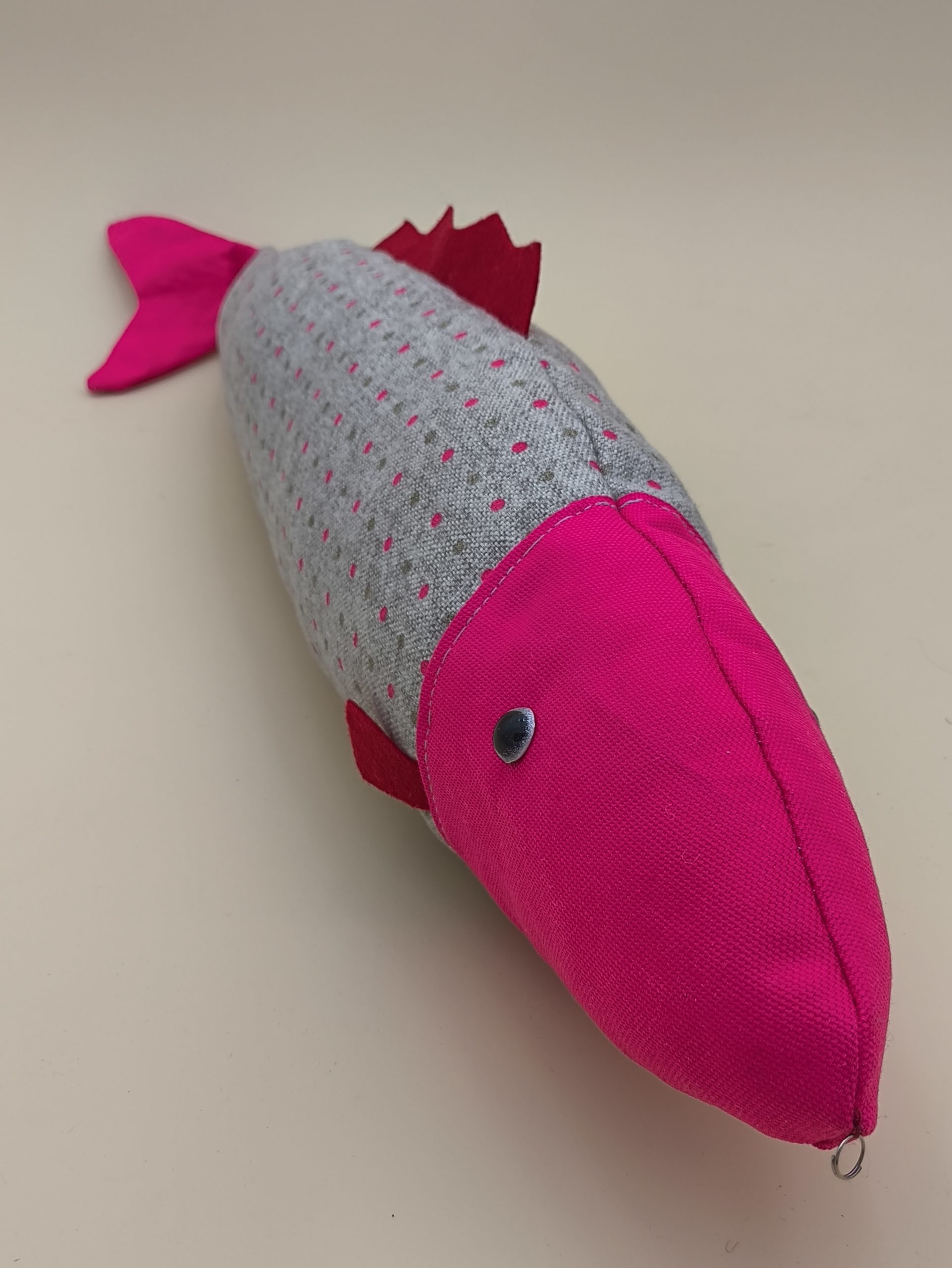 Coussin poisson - Colin câlin - gris et rose - Image 3