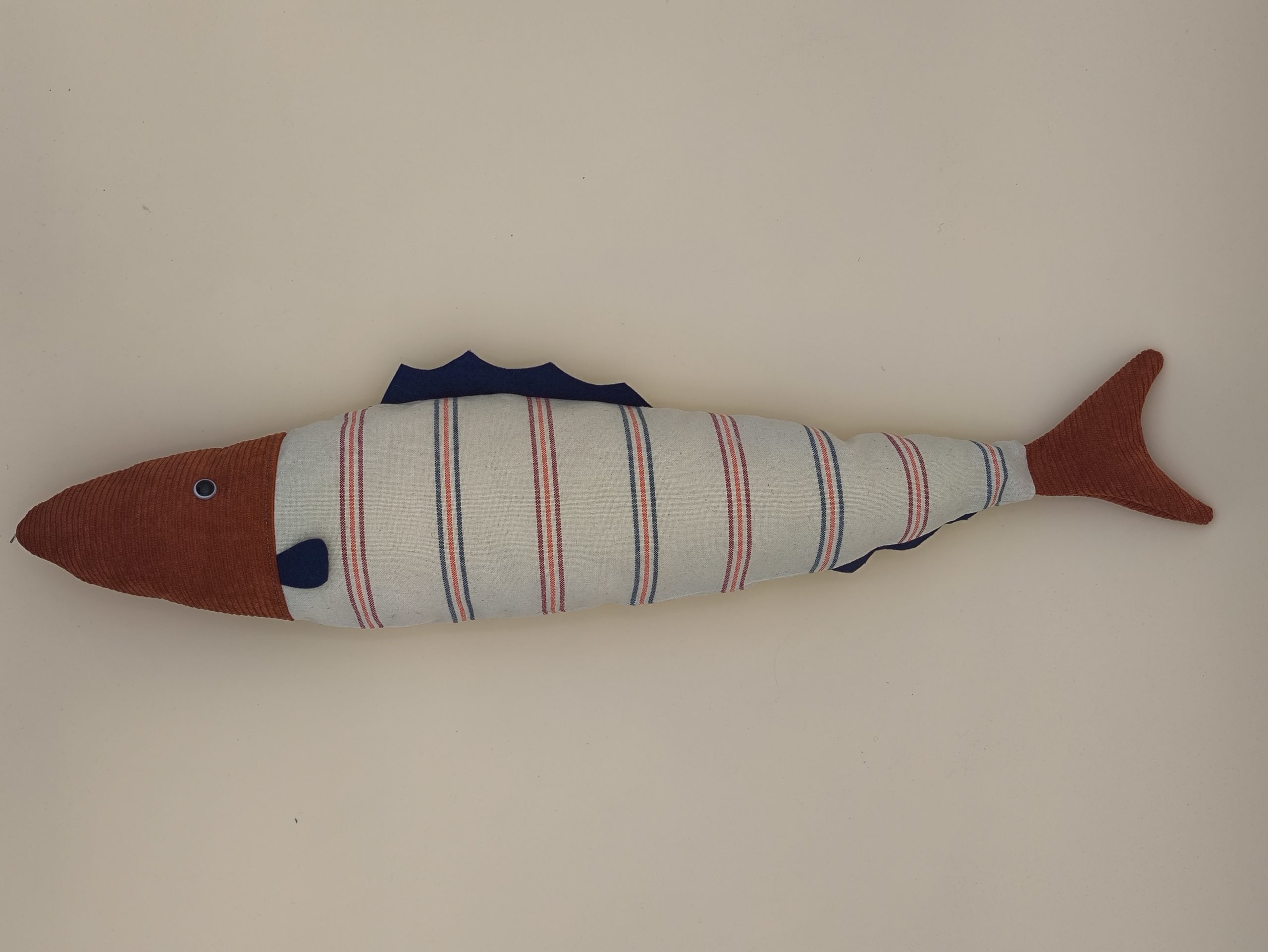 Coussin poisson - Colin câlin - ecru rayé bleu et terracotta – Image 7